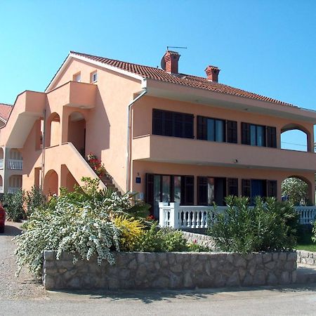Apartments Andrea By El-Pi Tours Нивице Екстериор снимка