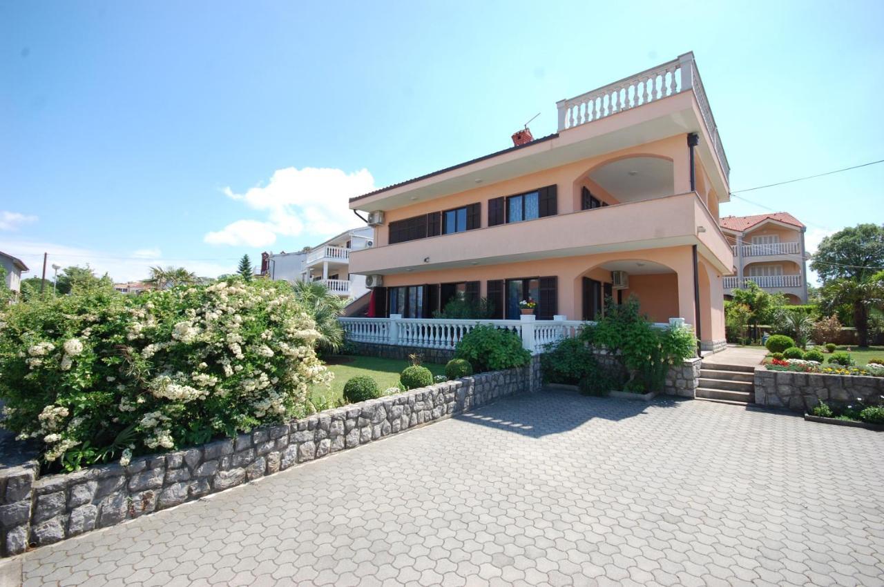 Apartments Andrea By El-Pi Tours Нивице Екстериор снимка